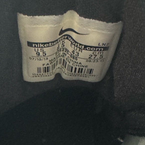 Nike Diamond Turf- (Deion Sanders)
Gray and Orange Sneakers with Dynamic Design - Picture 7 of 16